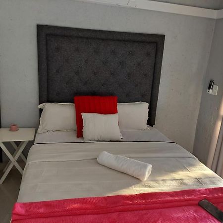 Nsuku Bed And Breakfast Thulamahashi 外观 照片