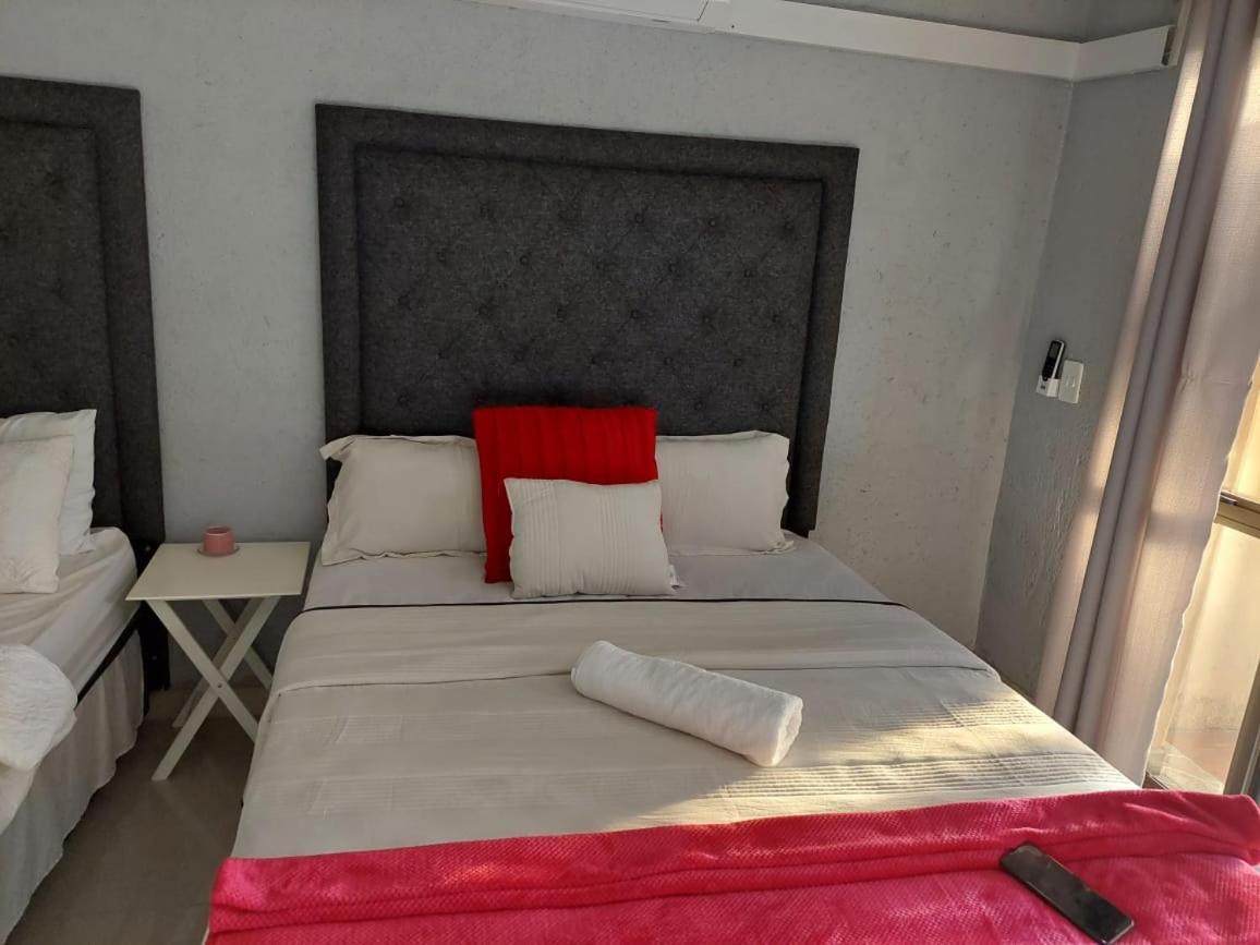 Nsuku Bed And Breakfast Thulamahashi 外观 照片